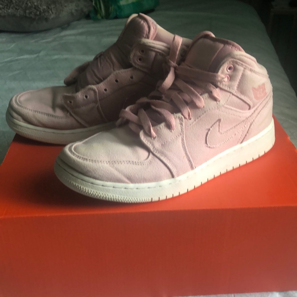 Pink air Jordan 1